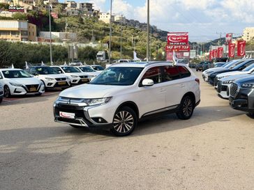 מיצובישי אאוטלנדר