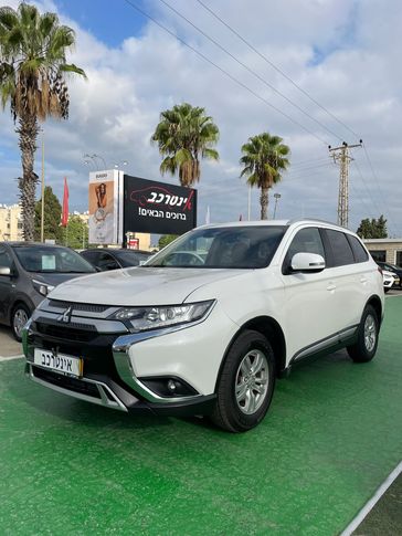 מיצובישי אאוטלנדר