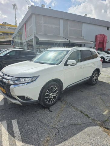 מיצובישי אאוטלנדר