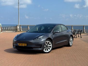 טסלה MODEL 3