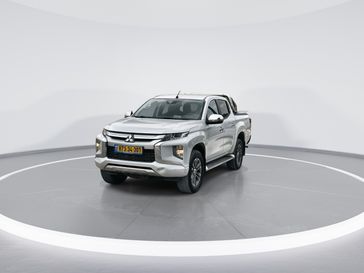 מיצובישי L-200