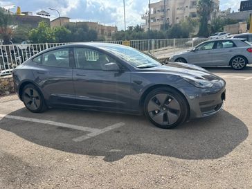 טסלה MODEL 3