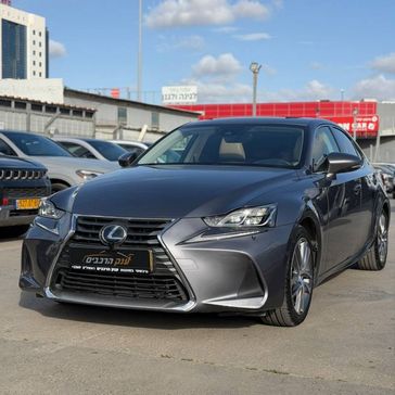 לקסוס IS