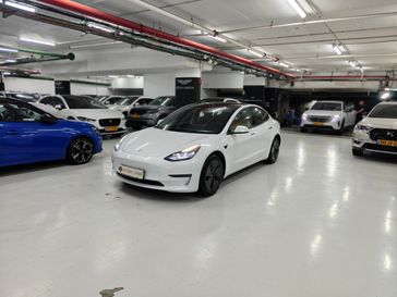 טסלה MODEL 3