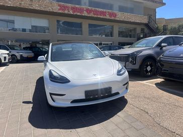 טסלה MODEL 3