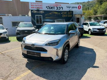 טויוטה יאריס קרוס