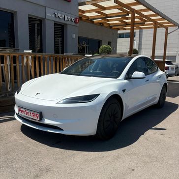 טסלה MODEL 3