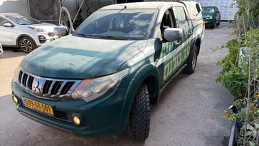 מיצובישי L-200