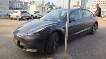 טסלה MODEL 3