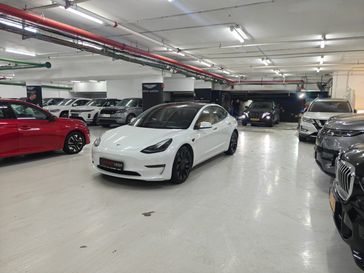 טסלה MODEL 3