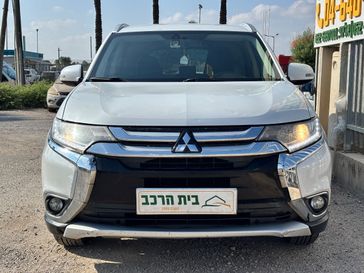 מיצובישי אאוטלנדר