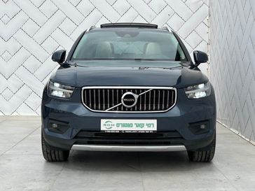 וולבו XC40