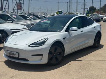 טסלה MODEL 3
