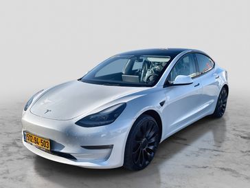 טסלה MODEL 3