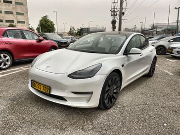 טסלה MODEL 3