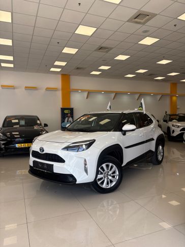 טויוטה יאריס קרוס