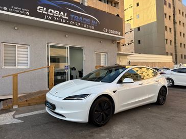 טסלה MODEL 3