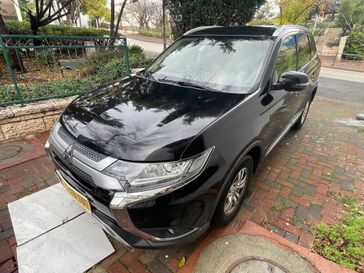 מיצובישי אאוטלנדר