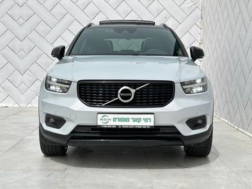 וולבו XC40
