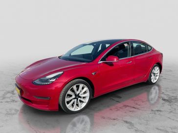טסלה MODEL 3