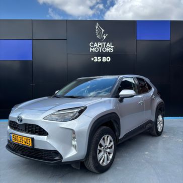 טויוטה יאריס קרוס