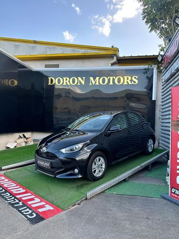 טויוטה יאריס