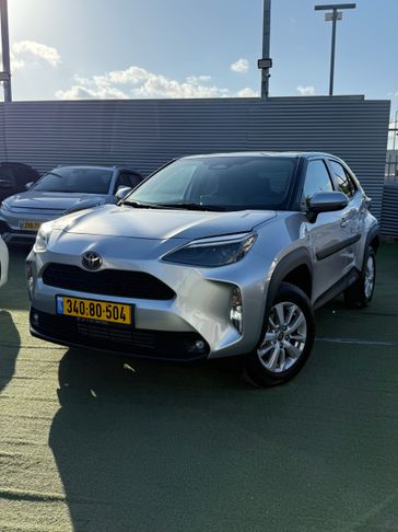 טויוטה יאריס קרוס