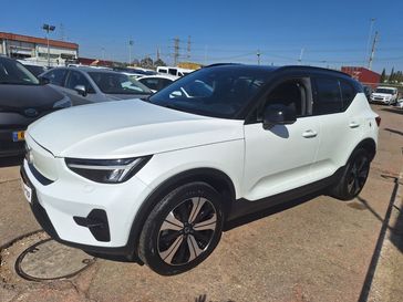 וולבו XC40