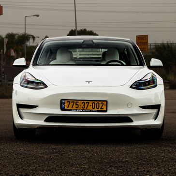 טסלה MODEL 3