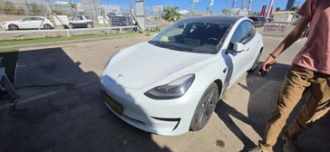 טסלה MODEL 3