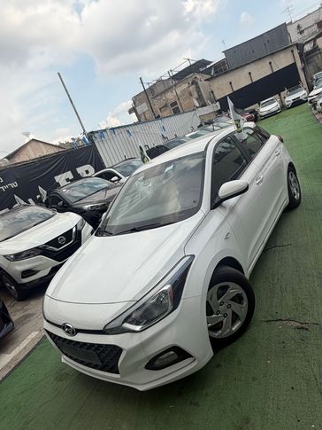 טויוטה יאריס