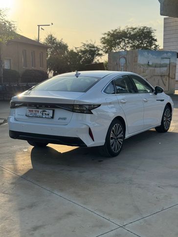צ'רי ARRIZO 8 PHEV