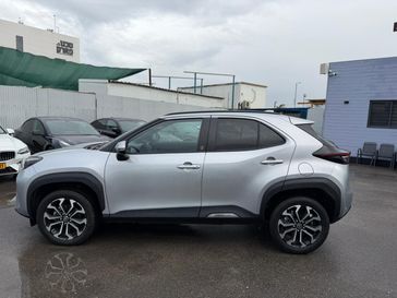 טויוטה יאריס קרוס