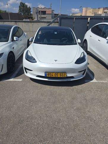 טסלה MODEL 3