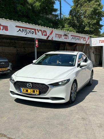 מזדה 3