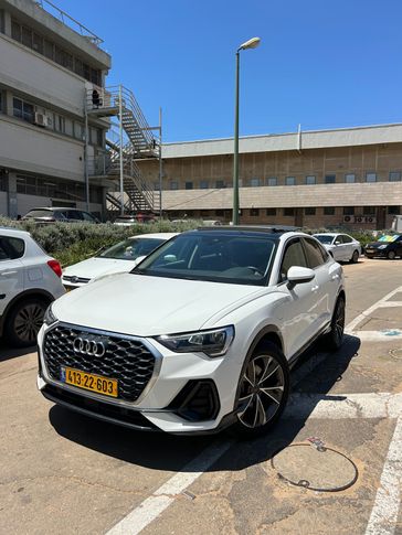 אאודי Q3
