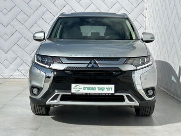 מיצובישי אאוטלנדר