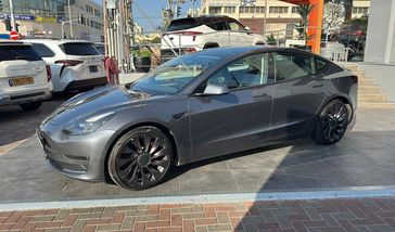 טסלה MODEL 3