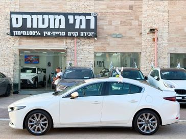 מזדה 3