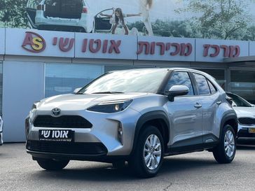 טויוטה יאריס קרוס