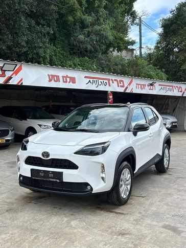 טויוטה יאריס קרוס