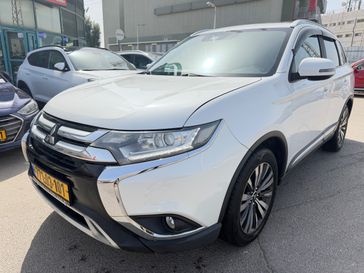 מיצובישי אאוטלנדר