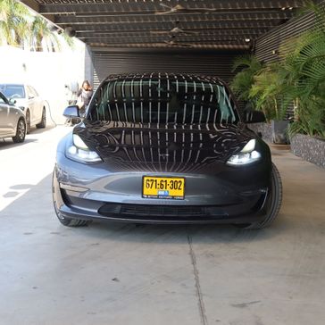 טסלה MODEL 3