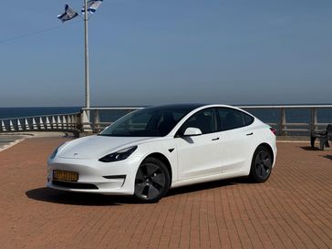 טסלה MODEL 3