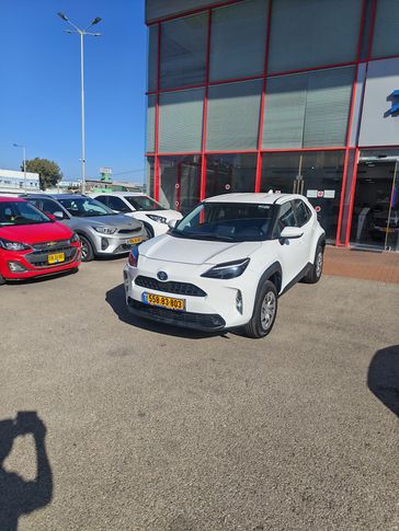 טויוטה יאריס קרוס