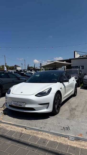 טסלה MODEL 3