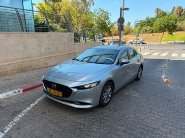 מזדה 3