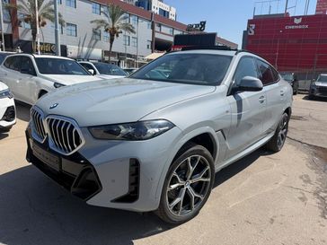 ב מ וו X6