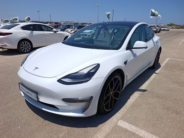 טסלה MODEL 3