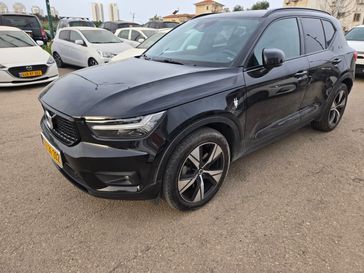 וולבו XC40